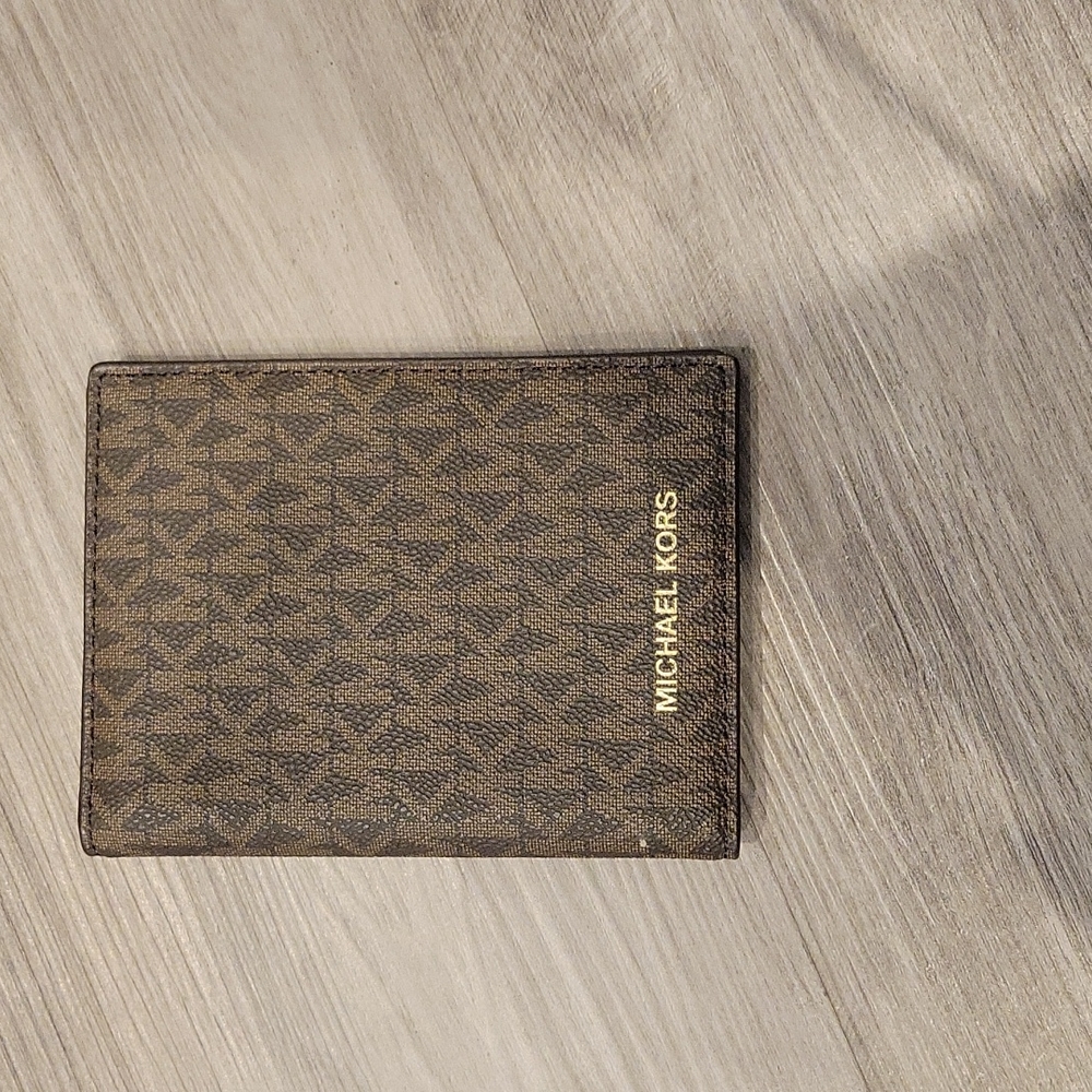 NWOT Michael Kors Passport Holder